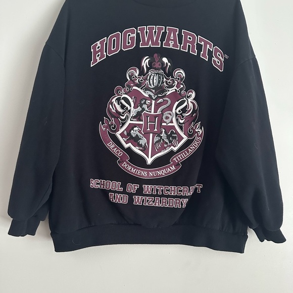 Warner Bros. Hogwarts Black Crew Neck Sweater - Picture 1 of 3